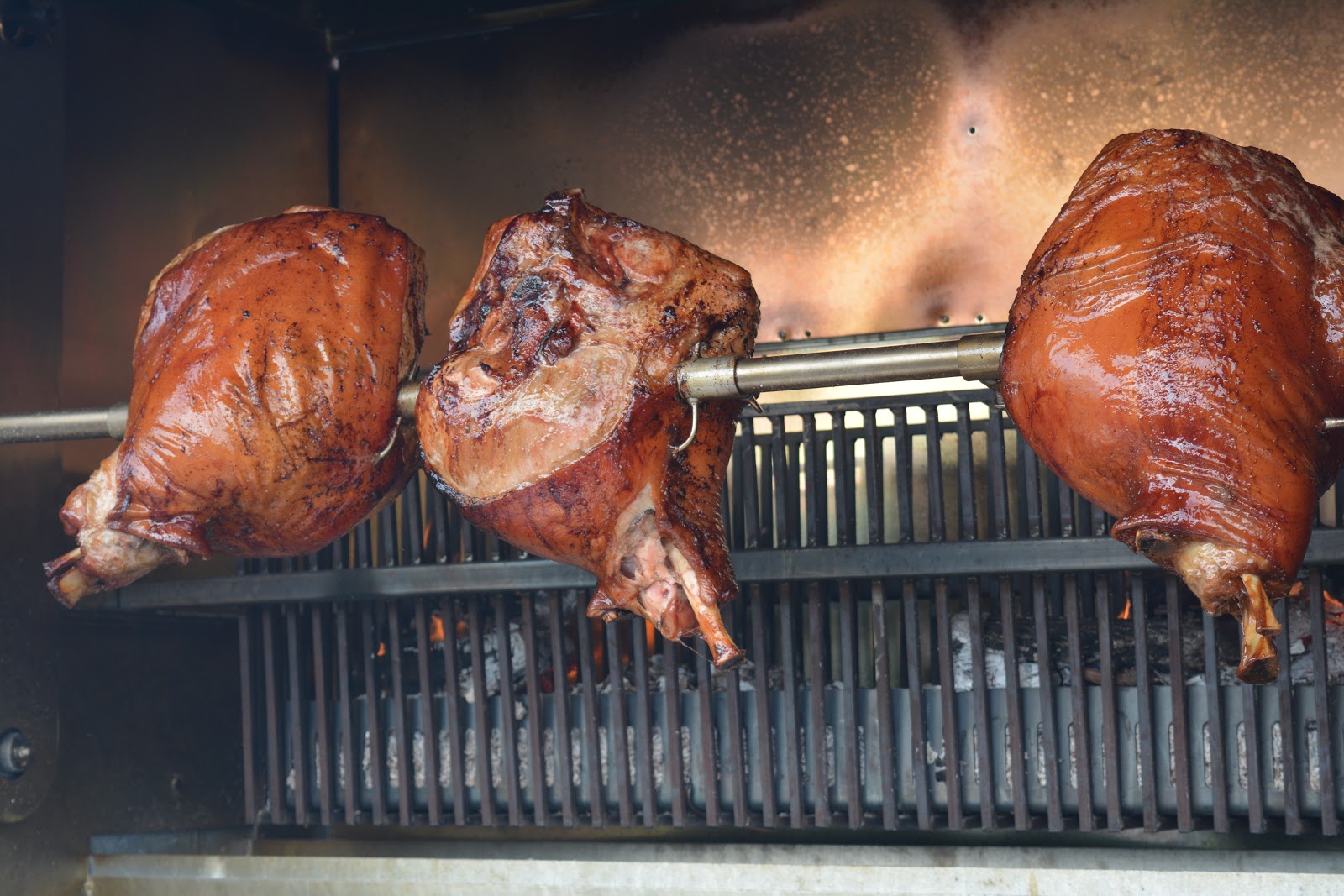 Traiteur les 4 Saisons Jambon Broche au Feu de Bois
