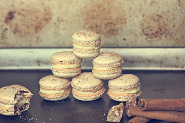 Gingerbread Macaroons {Mama's Kitchen Mondays} Christmas at the Gingerbread Cafe - Recipes & Review