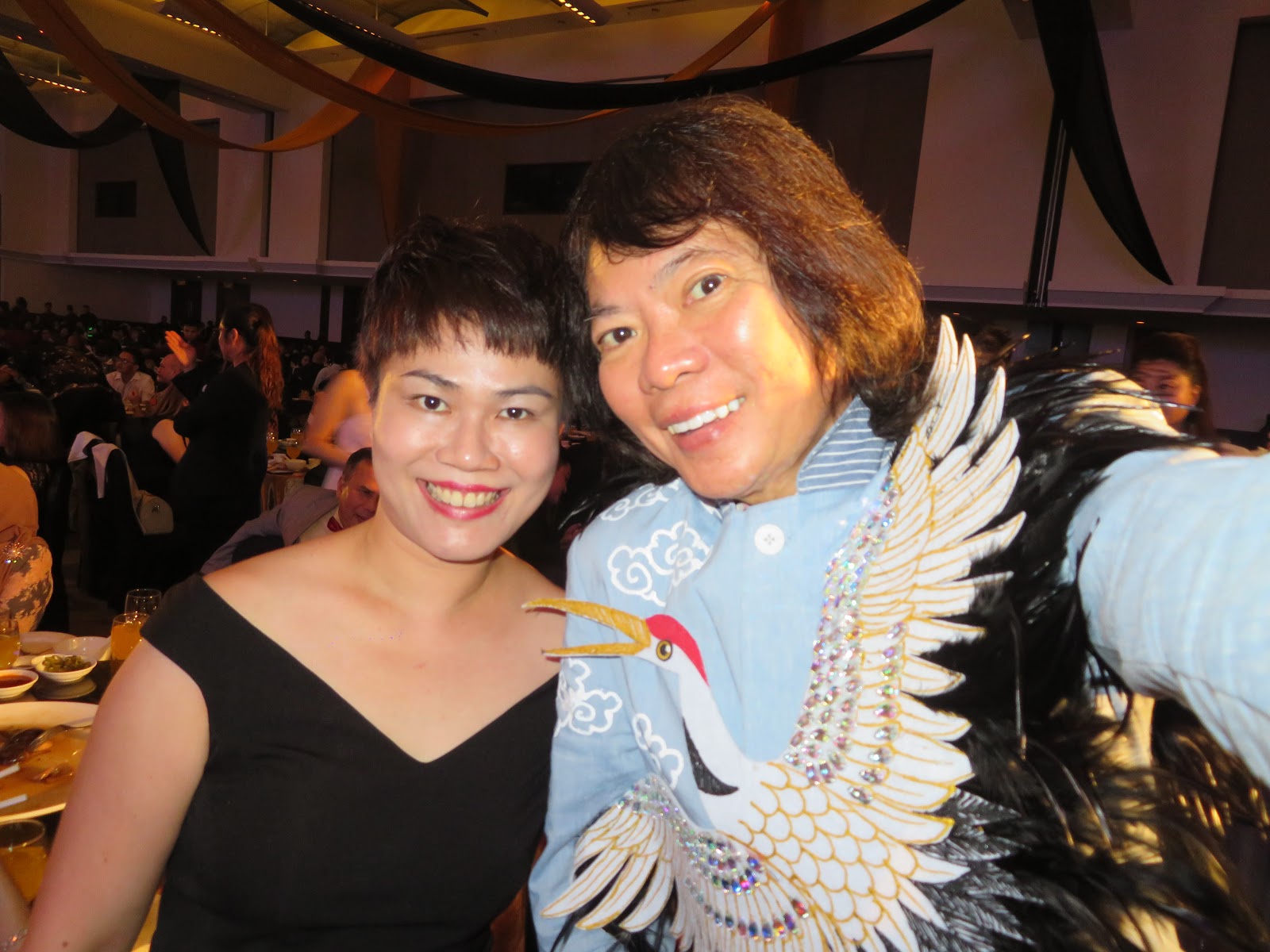 Kee Hua Chee Live! DR JANSON ANG, FOUNDER OF THE GIVING BANK, AWARDED TROPHIES TO CHARITABLE