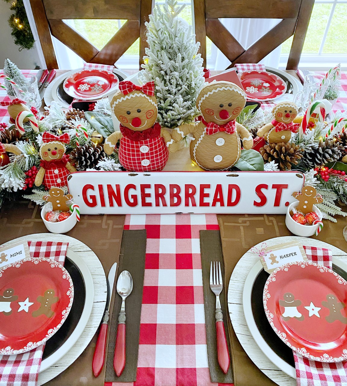 Dining Delight Gingerbread Themed Christmas Tablescape