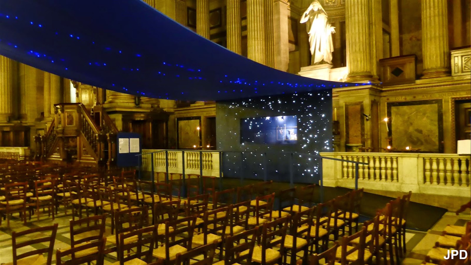 Parisbiseart La crèche de la Madeleine par Edéenne