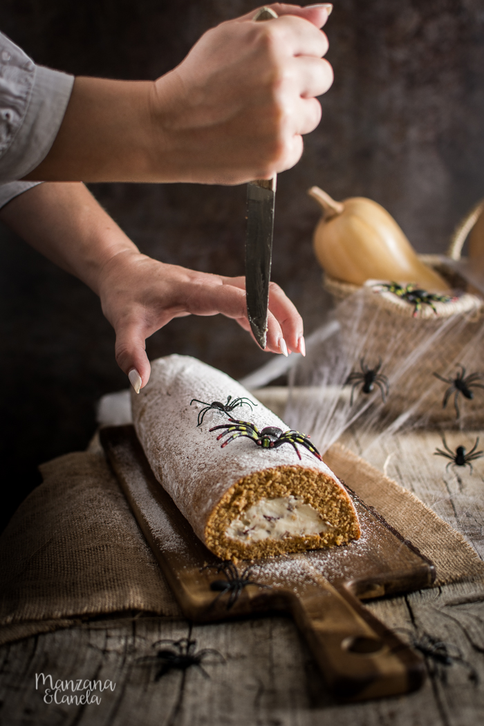 Manzana&Canela: Rollo de calabaza con crema de queso y nueces pecanas.  Receta perfecta para Halloween