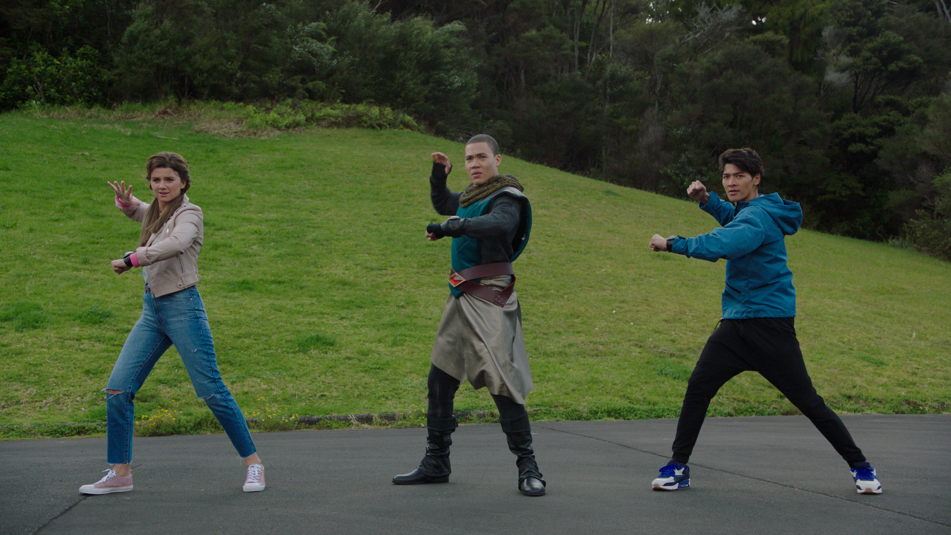 Trio morfa junto pela primeira vez em prévia de Power Rangers Dino Fury