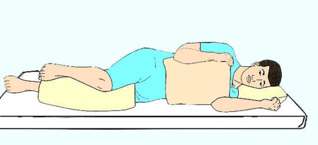 положение пациента при на боку. положение лежа на больном боку. лежа на больном боку. размещение пациента на боку. положение пациента на боку.