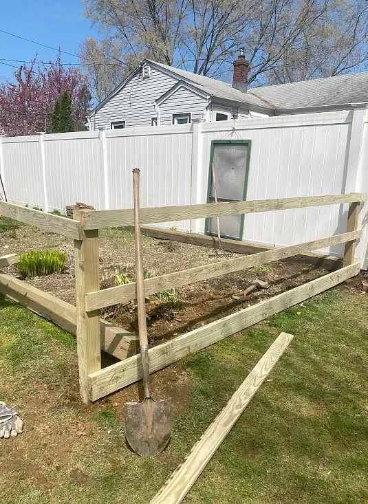 Outdoor garden with fence