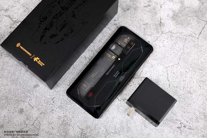 Hai smartphone gaming đỉnh cao khiến bạn quên mất mình đang chơi game trên điện thoại 6 Hai smartphone gaming dinh cao khien ban quen mat minh dang choi game tren dien thoai 8 1631677020 689 width800height533