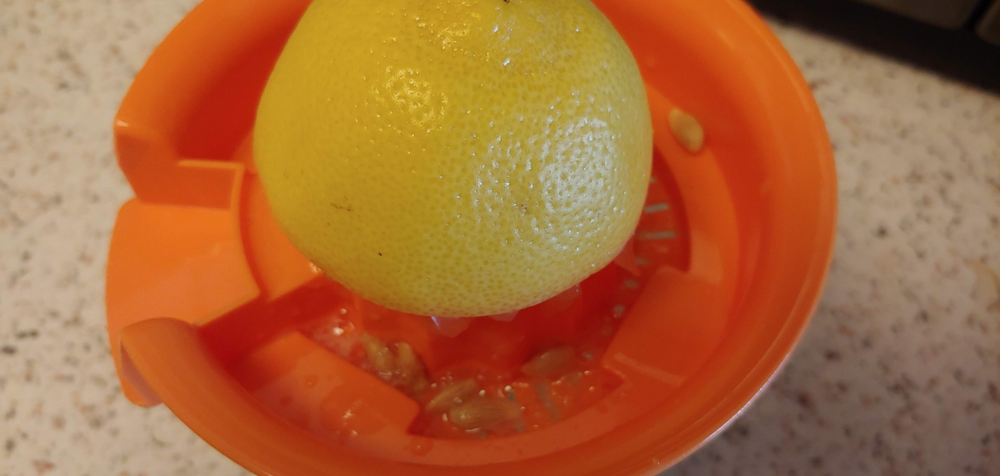 Lemon Juicer vs. Lemon Reamer At Home with John Newman