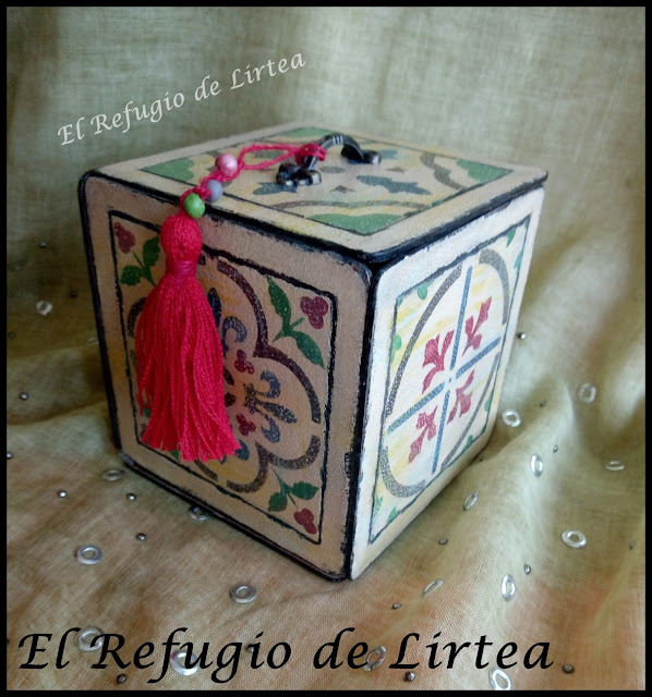 CAJA REALIZADA CON POSAVASOS