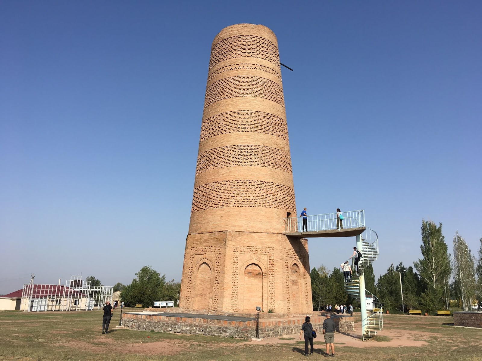 токмак киргизия башня. башня в киргизии. башня бурана киргизия. башня бурана зимой кыргызстан.