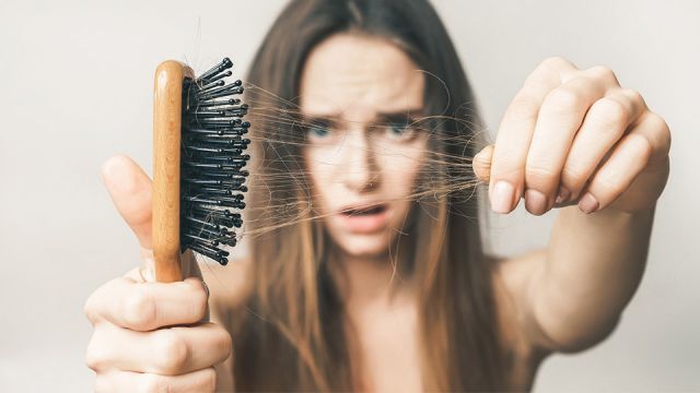 Wypadanie włosów u kobiet przyczyny i leczenie