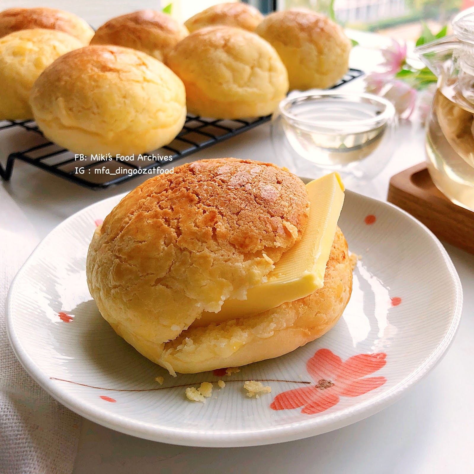Miki's Food Archives Hong Kong Pineapple Bun aka Polo Bun, Plain 香港菠萝包