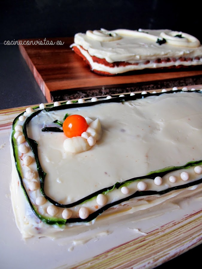 Tarta de Calabacín con su cobertura de chocolate blanco