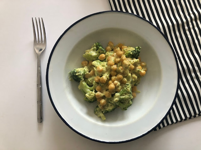Brócoli con garbanzos al curry