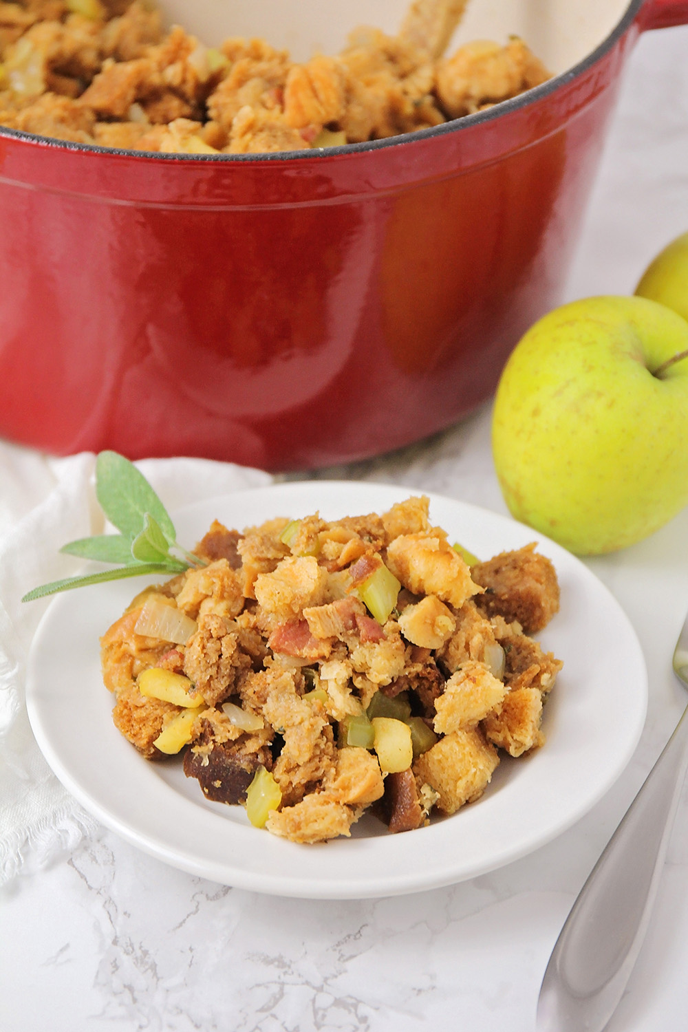 This bacon apple stovetop stuffing is the perfect addition to your Thanksgiving table! It's so flavorful, and so easy to make!