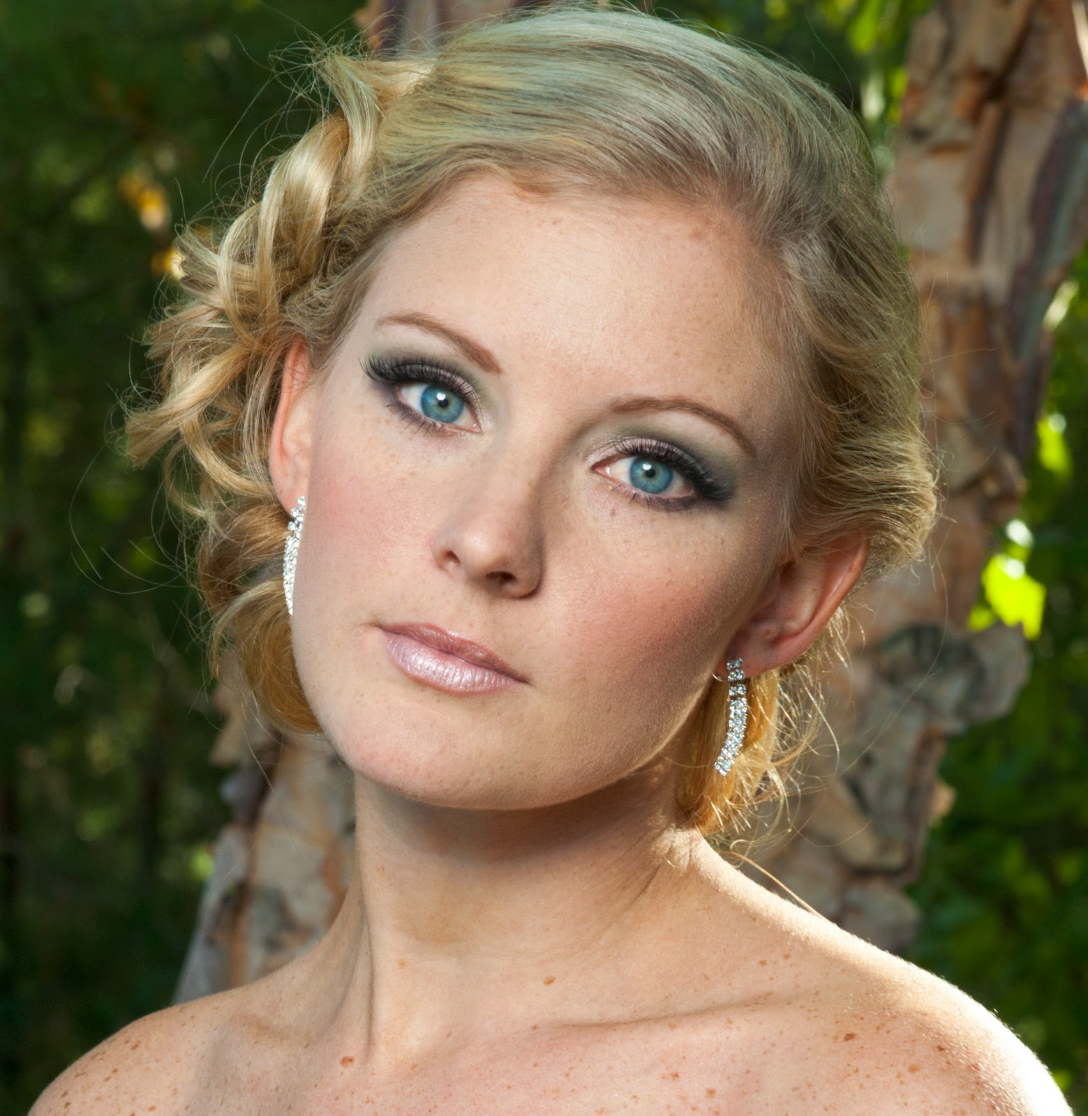 wedding makeup tips for blue-eyed brides with blond hair | bride sparkle