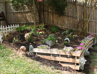 How to Shimmer Your Pallet Garden - Pallet Furniture