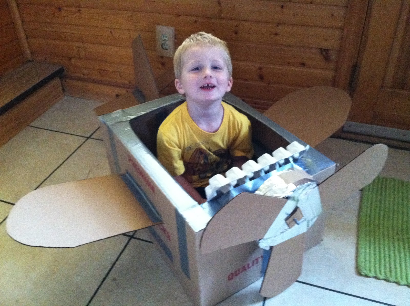 green mum Cardboard box airplane
