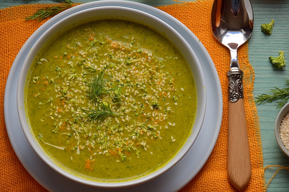 Soupe Brocolis, Kale, Orange, Curcuma et Sésame