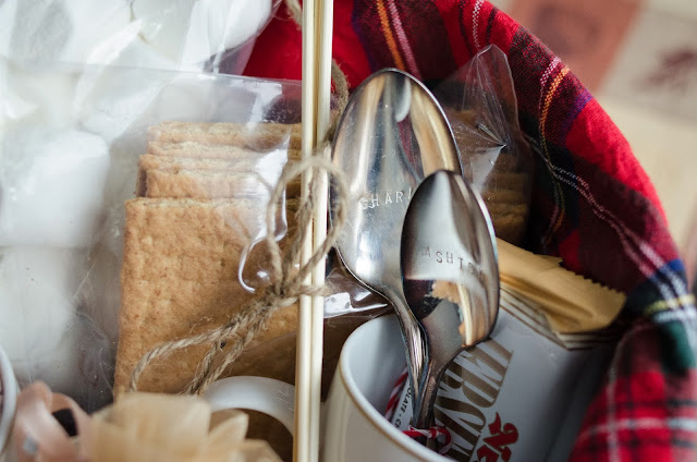 Gift them an indoor picnic- lemonthistle.blogspot.ca