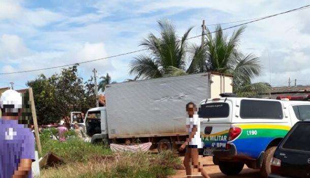 Urgente! Motorista de caminhão atropela e mata duas crianças agora em Cacoal