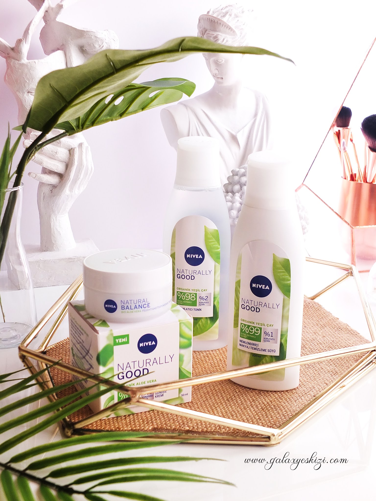 Nivea Micellair Gul Suyu Iceren Cift Fazli Makyaj Temizleme Suyu 400ml Watsons