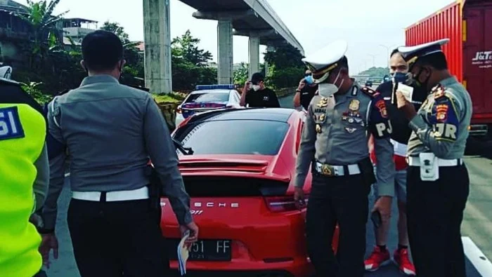 DNC-Akhirnya-Buka-Suara-Soal-Pengemudi-Porsche-Ugal-ugalan-dengan-Pengawalan-Dishub