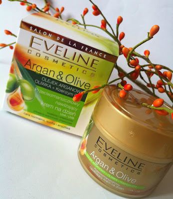 Eveline Argan & Olive  przeciwzmarszczkowy nawilżający krem na dzień