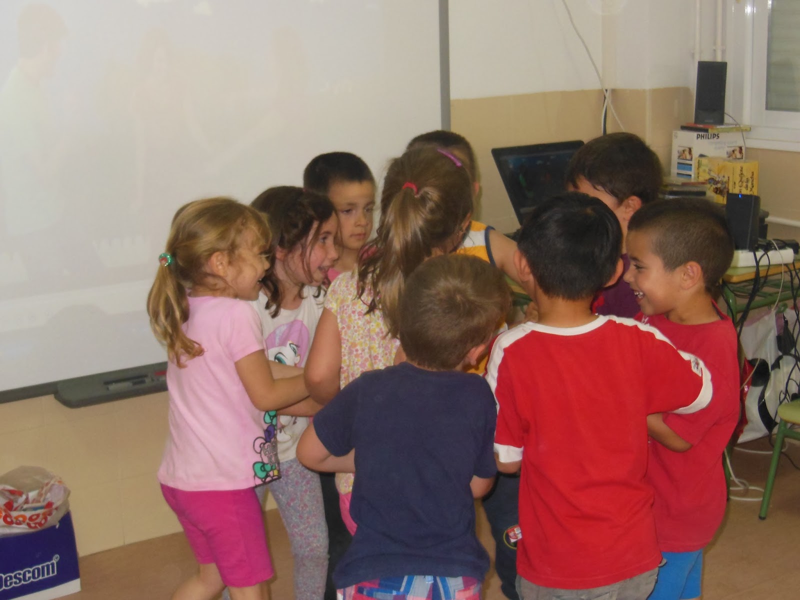 APRENDER EN MI AULA ES DIVERTIDO JUEGO DE CORRO EL PATIO DE MI CASA. APRENDER EN MI AULA ES DIVERTIDO JUEGO DE CORRO EL PATIO DE MI CASA.