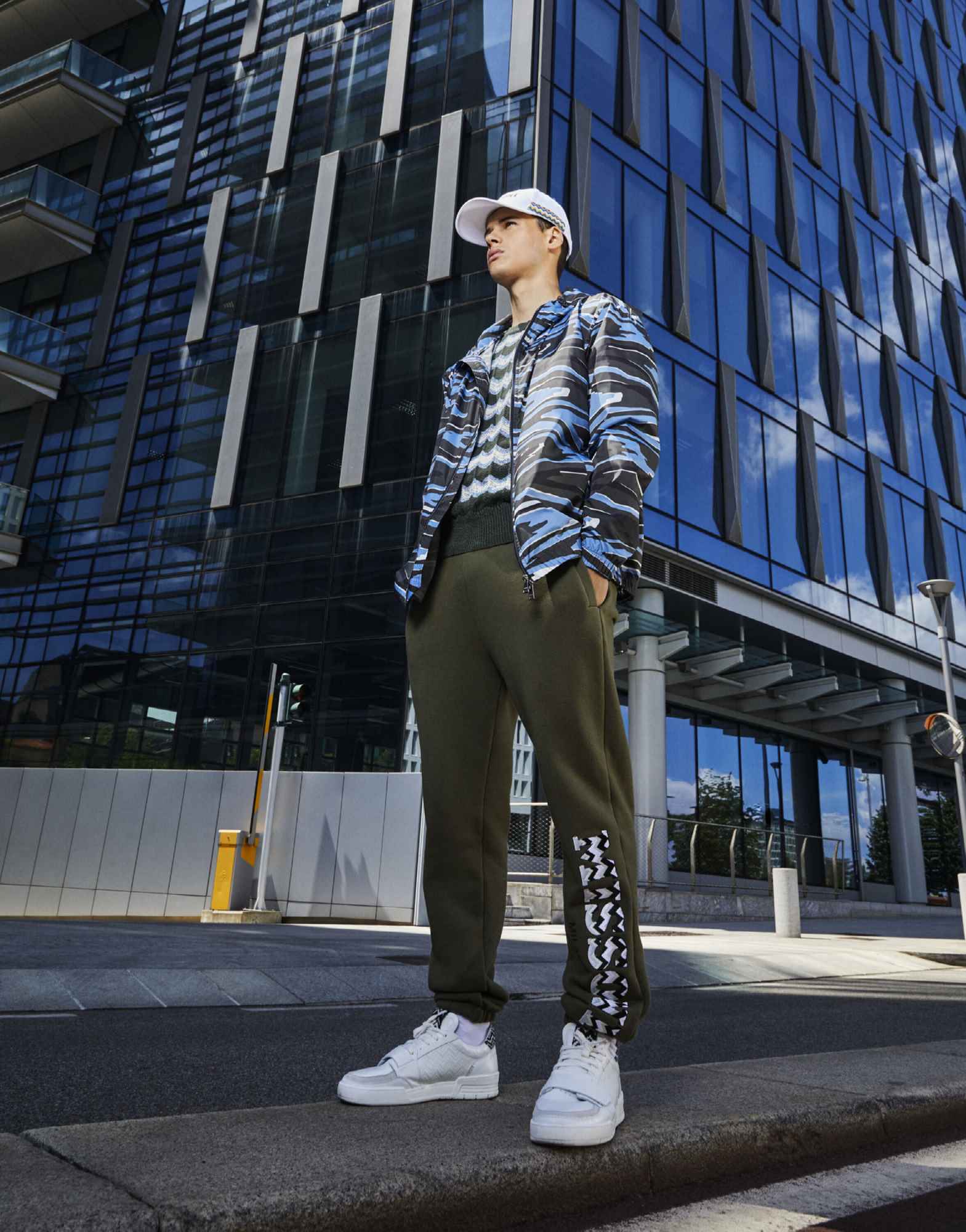 Missoni reinterpreta el tracksuit con su tejido de zigzag para la