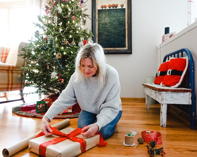 Unique ways to wrap gifts using craft paper