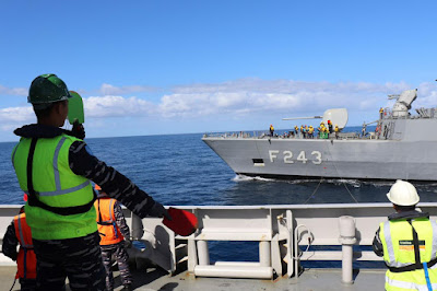 KRI Sultan Hasanuddin 366 Latihan Bersama "Mailbag Transfer  dan Sailing Pass " di Laut Mediterania