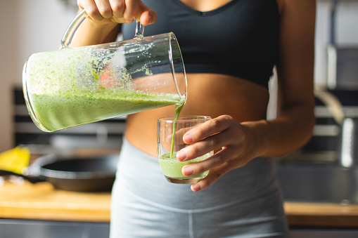 Drink green smoothies made with vegetables to keep the body fit