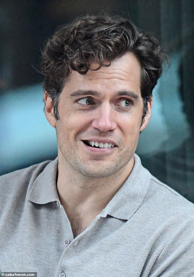 Henry Cavill News: Henry & His Brother Out For Coffee In London