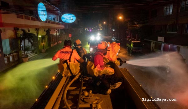 Chamber Volunteer Fire Brigade Disinfects Bacolod City Streets, Bacolod blogger, Bacolod City, volunteer firefighters, covid-19, firetruck, Bayanihan sa Bacolod, concerned citizens, Zonrox bleach, water, disinfecting Bacolod City