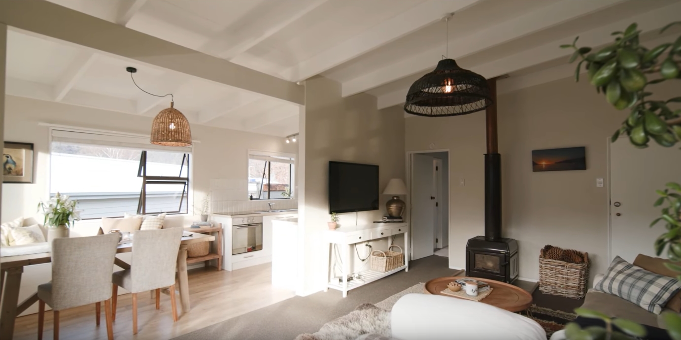 Home Interior Design Tour vs. 18A Bracken Street, Arrowtown, Queenstown, Otago