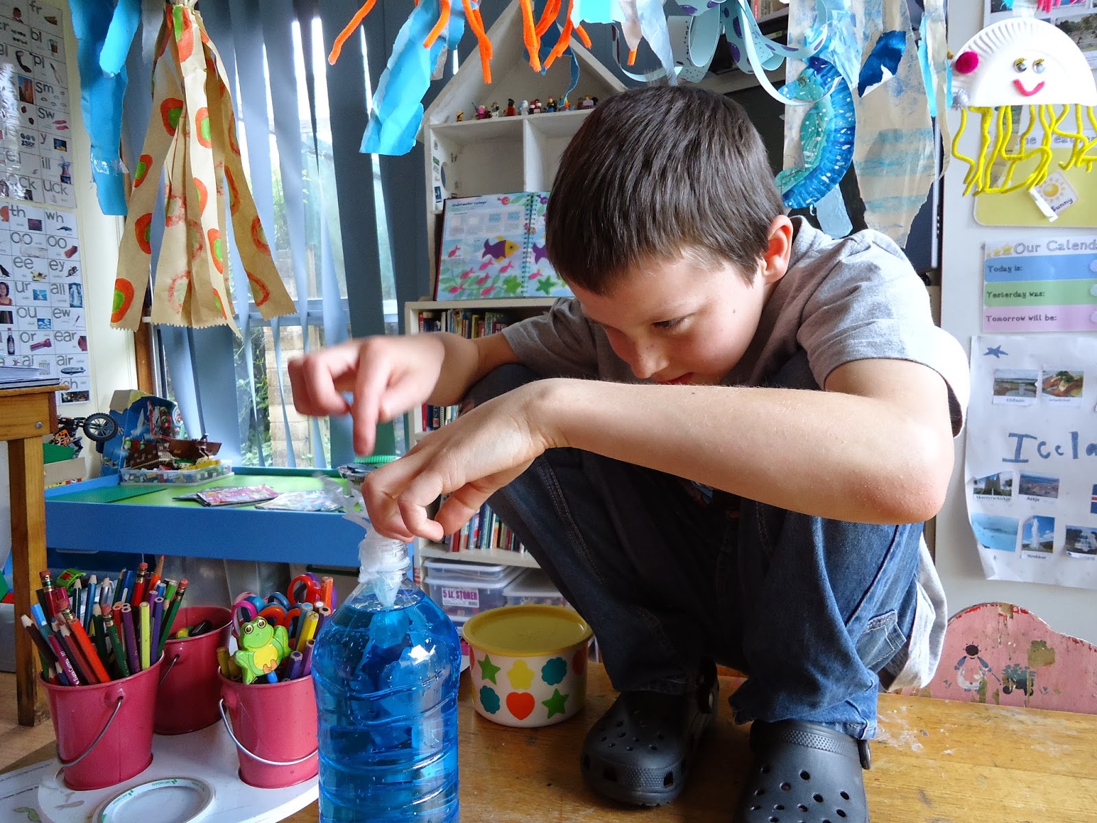 the Torrents Times Jellyfish in a bottle {science experiment}