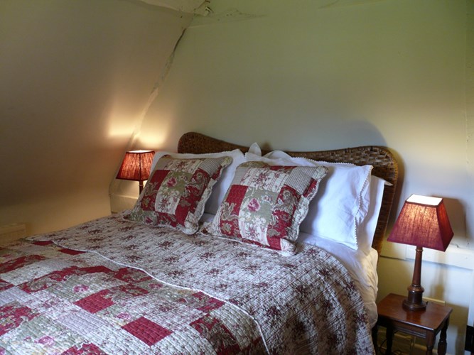 The Holiday Cottages Apple Tree Cottage, East Grimstead, Wiltshire