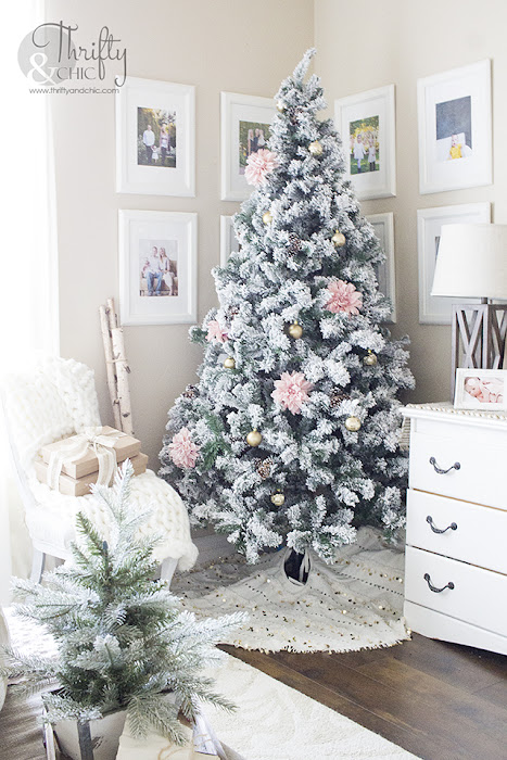 Pink and gold Christmas decor and decorating ideas. Pink and gold Christmas tree. White and gold Christmas mantel decor. Christmas bedroom decor. Christmas tree in bedroom. How to decorate for Christmas.