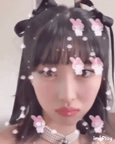 오프숄더 모모 셀카 - 꾸르