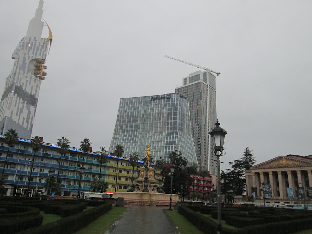 Batumi es una ciudad georgiana llena de rascacielos
