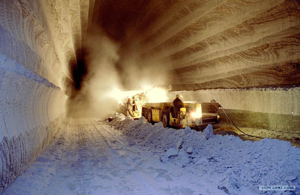 как добывают каменную соль. соляные шахты добыча соли. соликамск добыча соли. солевые сталактиты соль-илецк. мозырское месторождение каменной соли.