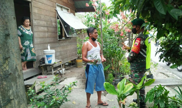 Lakukan Komsoso, Babinsa Muklis Yendi Ajak Warga Melakukan Vaksinasi Covid-19