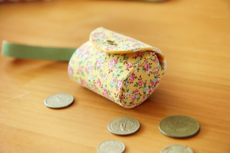 Fabrics Purse Coin Keychain with plastic insert. Tutorial DIY in Pictures. 