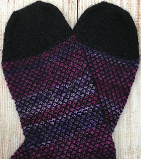 Socks knitted with DROPS Fabel Berry Dreams and Black