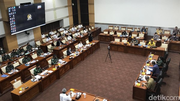 Prabowo-Panglima TNI Berhalangan Hadir Rapat, Komisi I DPR Riuh 
