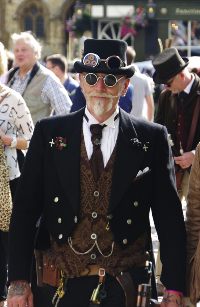 Steampunk Fashion Guide: How to Recreate This Look: Dapper Steampunk