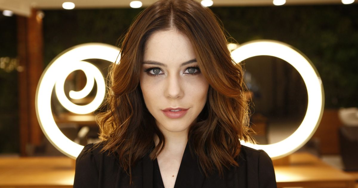 Carinha de Anjo Cecília passa por transformação no visual na novela “Carinha de Anjo”, do SBT Carinha de Anjo Cecília passa por transformação no visual na novela “Carinha de Anjo”, do SBT