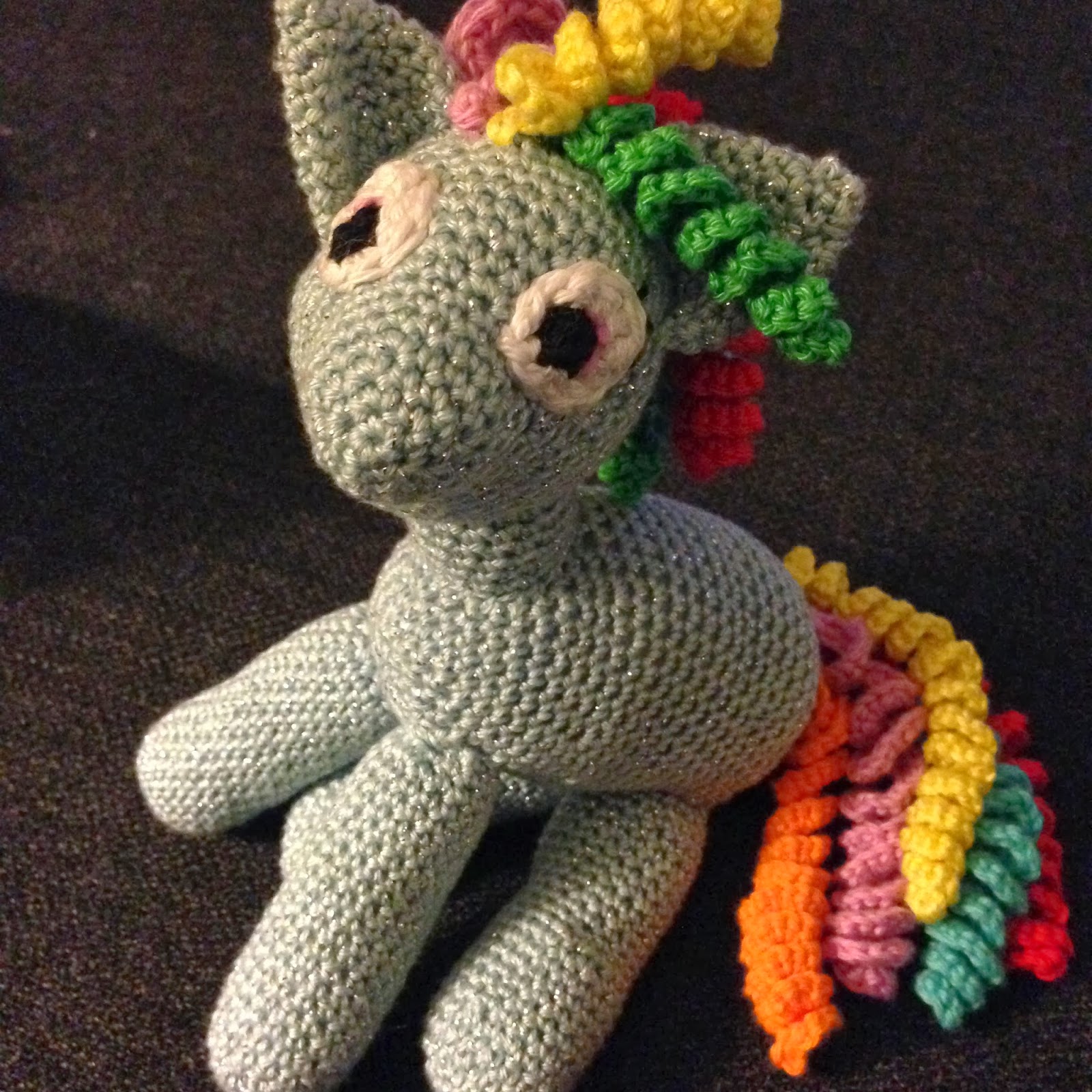 My pony (med DIY på hæklede øjne)