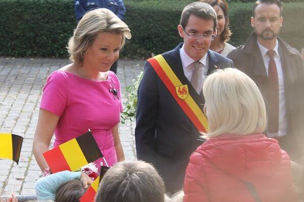 Queen-Mathilde-in-Natan-pink-long-dress-1.jpg