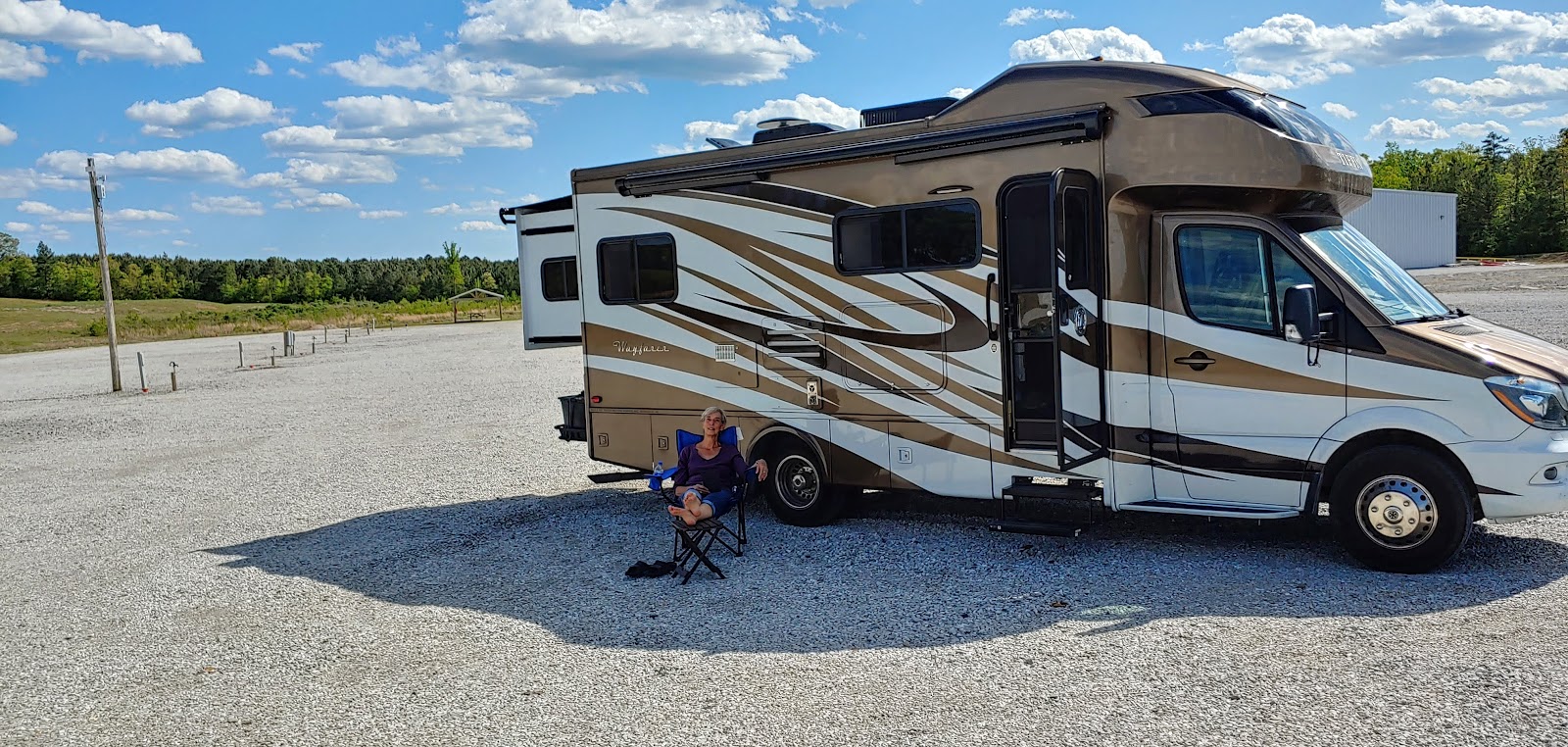 Peter And Evie Travel blog Apr 21 Tiffin Service Center, Winfield, AL